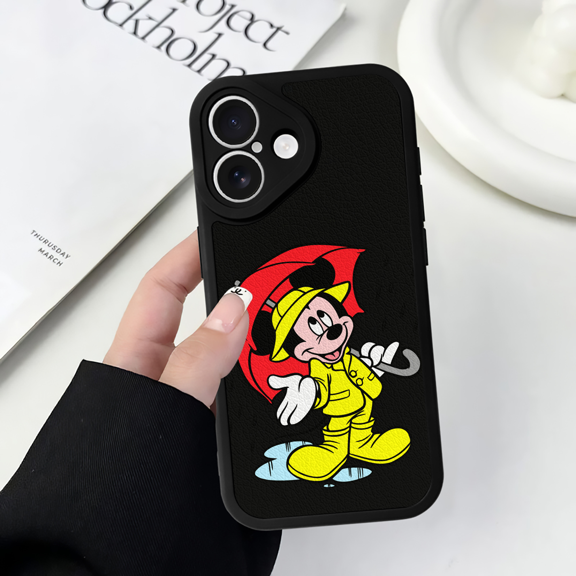 （画像用） ミッキーマウス Mickey Mouse 【iPhone 16シリーズ対応】シリコンスマホケース（レザー調） 材質：シリコン
